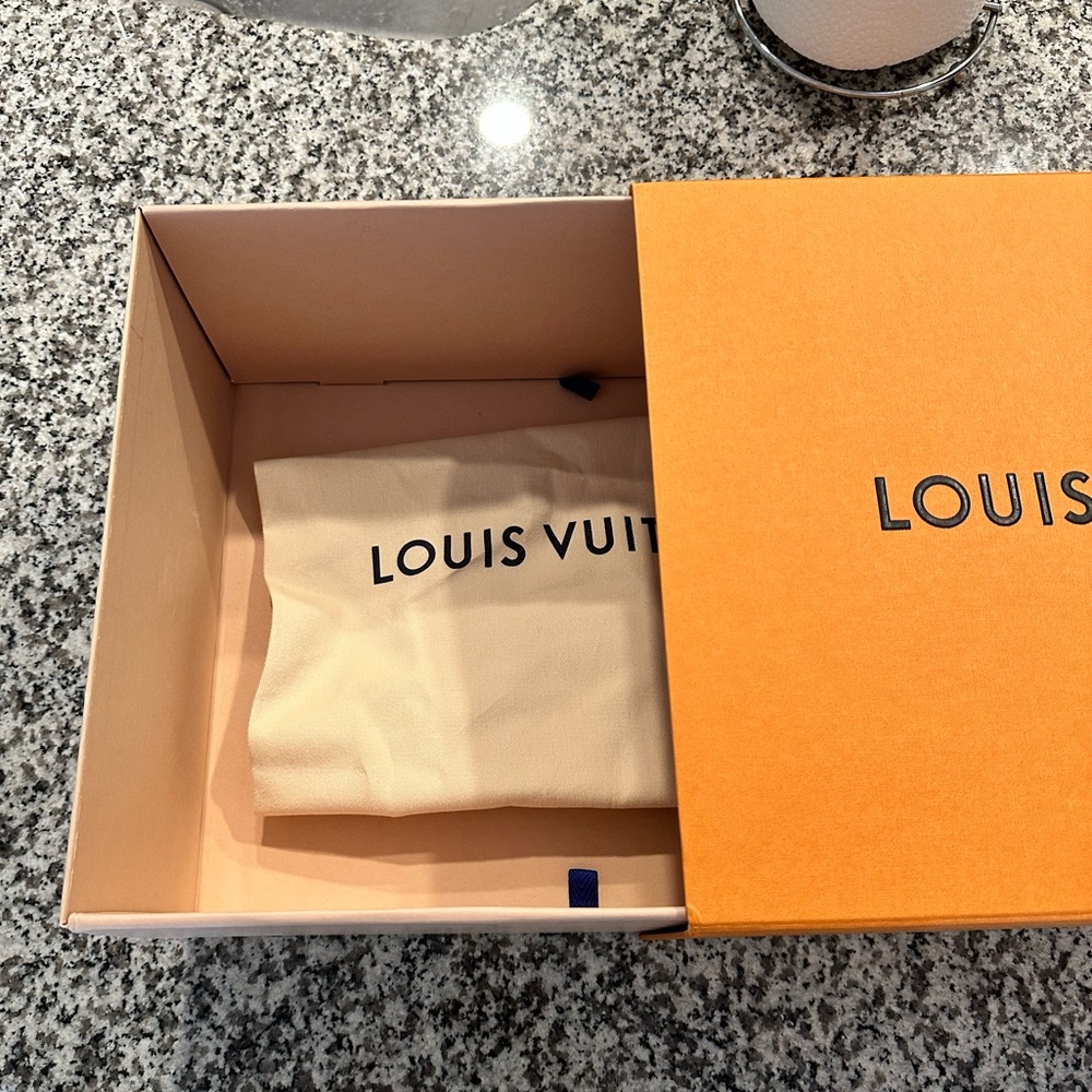 Men’s Louis Vuitton Shoe Box & Dust Bag - Picture 3 of 6